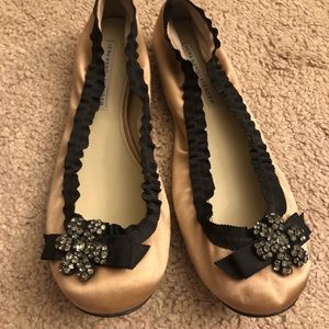 Vera Wang Lavender Flats